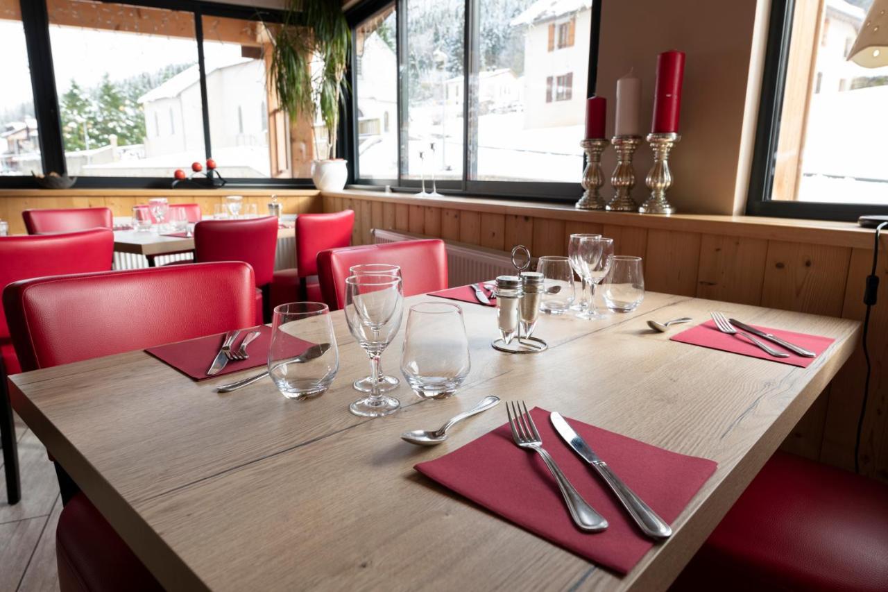 Hotel Restaurant Le Centre Lélex Екстериор снимка